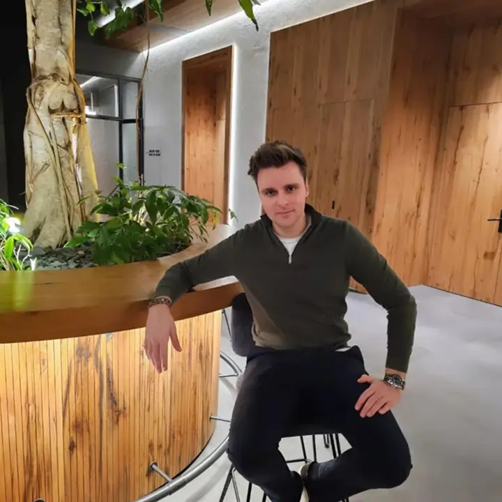 Memeo Daniele, elégedett ügyfél véleménye; aki pozitív ajánlást adott a logótervezési szolgáltatásról.